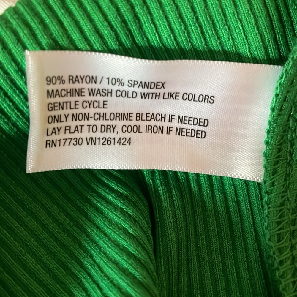 NWT WILD FABLE Green Halter Top with Neon Yellow Trim.  Size Small. - Picture 5 of 5